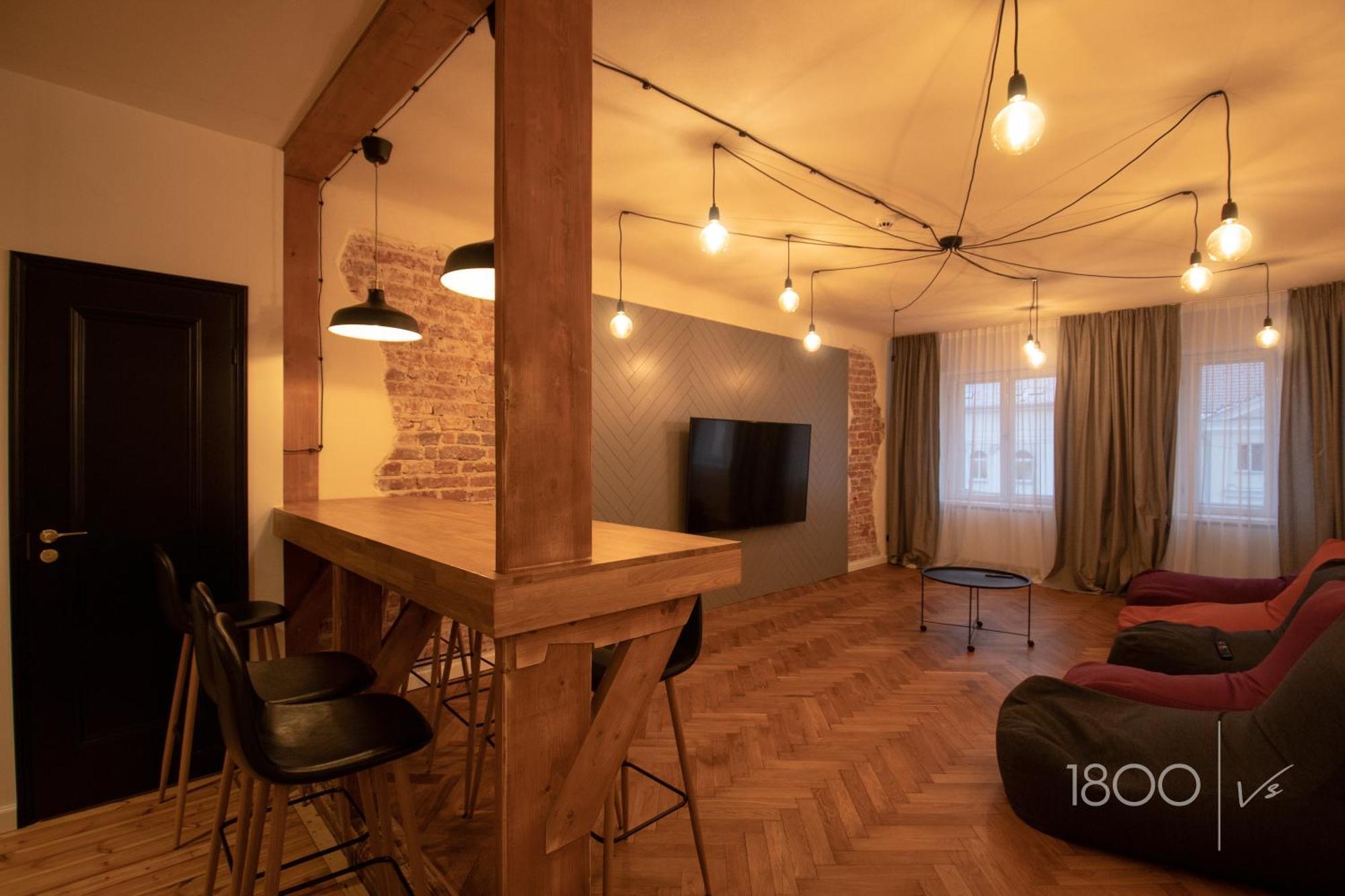 1800 By Vince Stay - Private Rooms In Town Hall Square Tartu Eksteriør billede