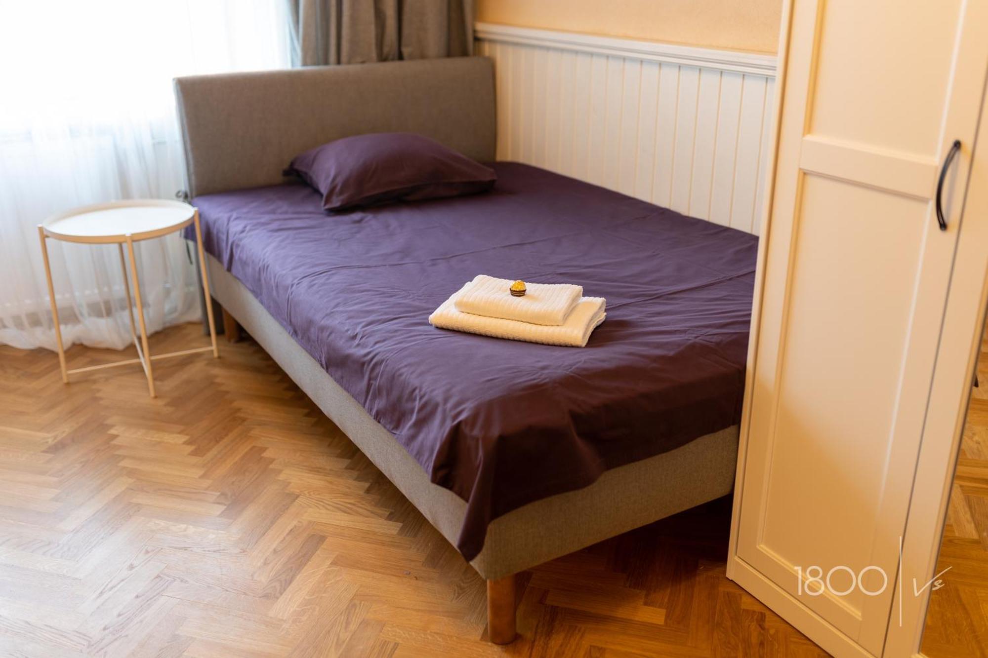 1800 By Vince Stay - Private Rooms In Town Hall Square Tartu Eksteriør billede